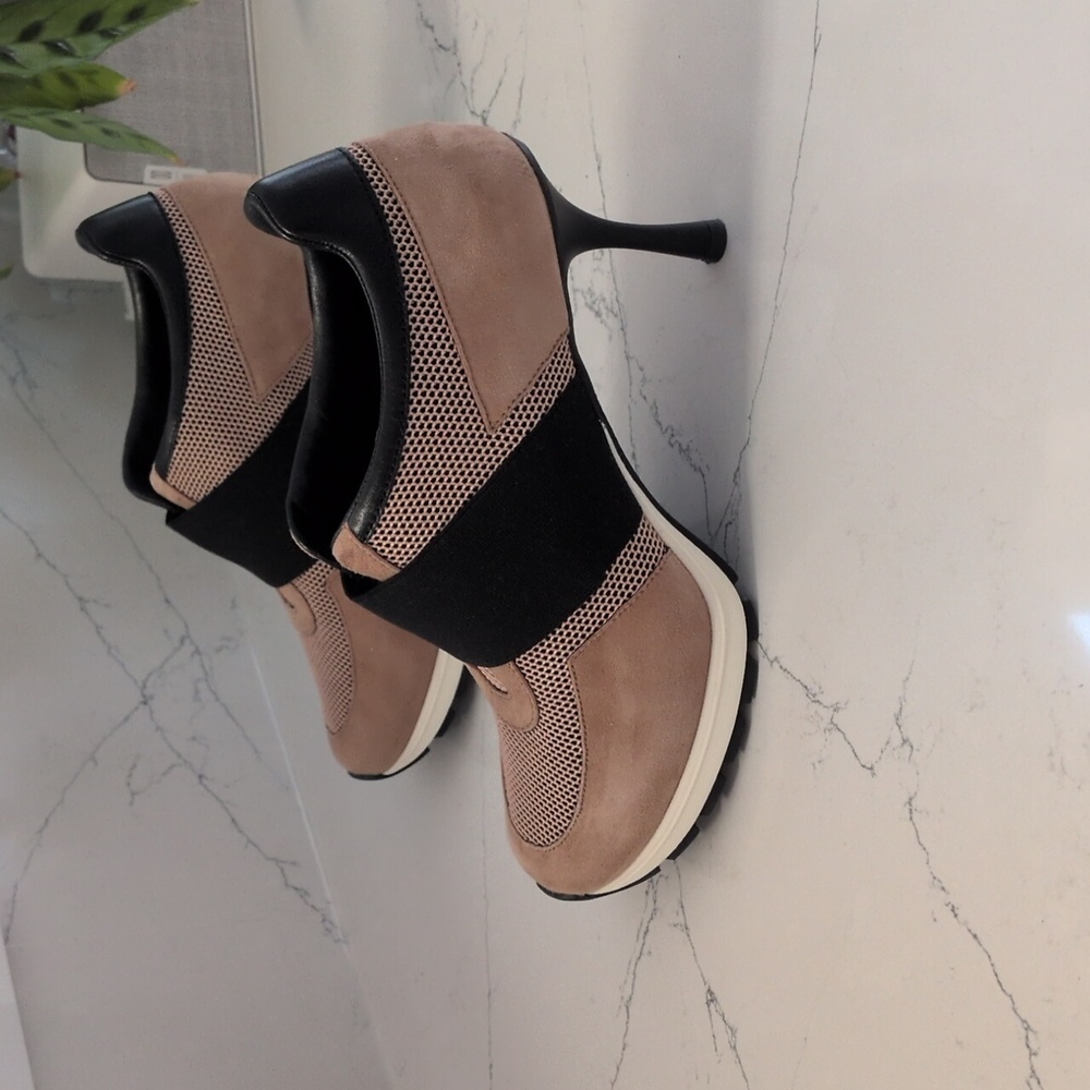 Sneex The Icon Camel/Black Size 9